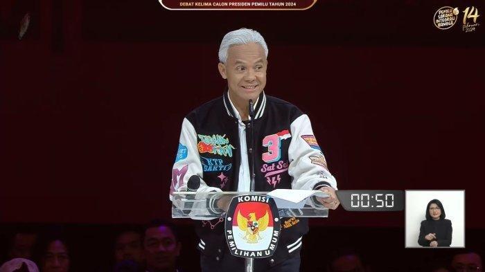 Jaket_Varsity_Debat_Capres
